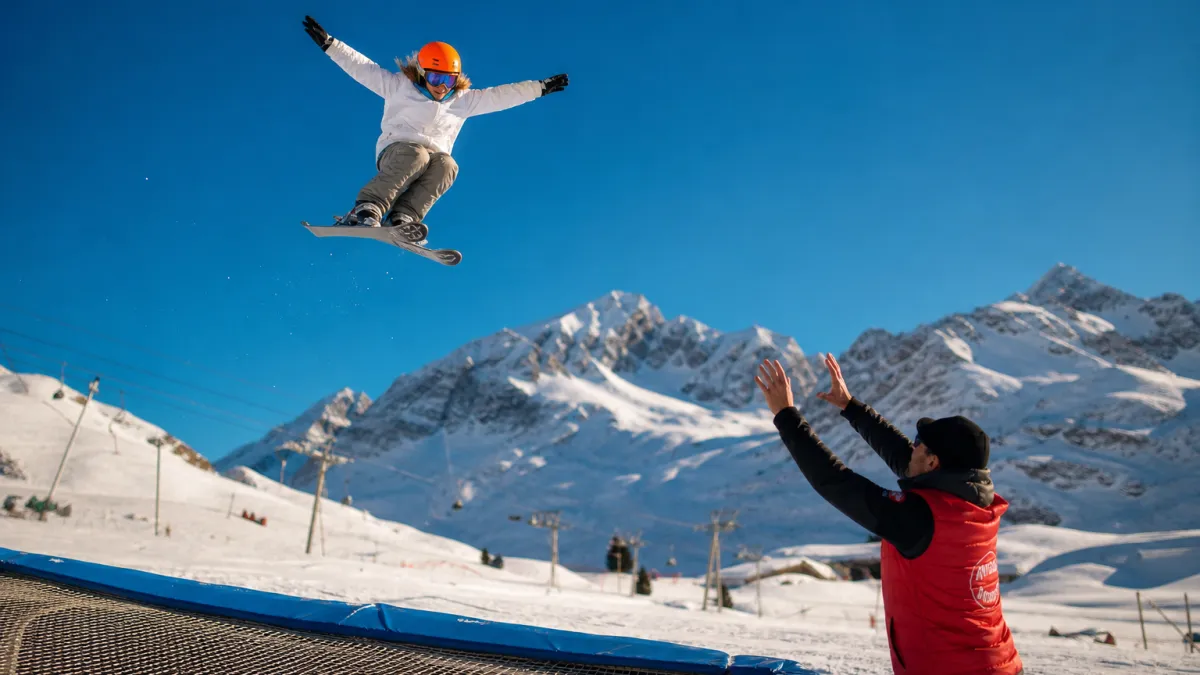 Cours d'acrobatie Val-d'Isère : trampoline et freestyle